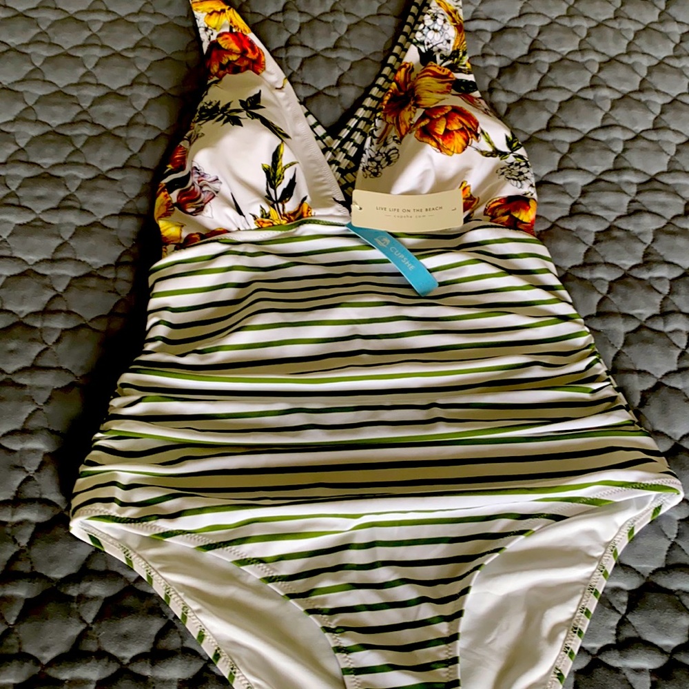 NWT large 1 piece swimsuit CupShe